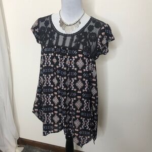 Jolt bohemian print light weight floral lace neck short sleeve blouse w/necklace